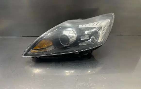 Ford Focus Headlight/headlamp 8M5113D155CD