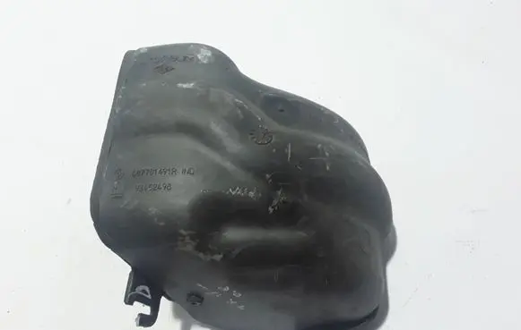 Opel Vivaro Air intake duct part 687781491R