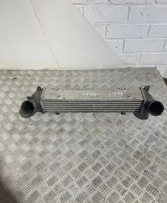BMW 3 E90 E91 Intercooler radiator 7524916