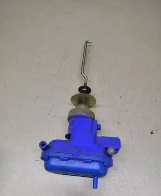 Volkswagen Golf III Central locking vacuum pump 893862153C