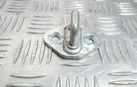 Toyota RAV 4 (XA20) Front door lock loop/hook striker 
