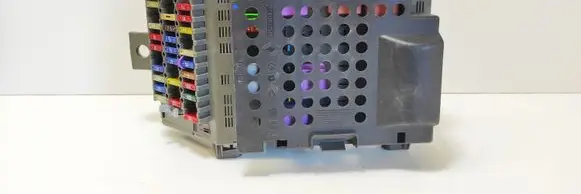 Renault Laguna I Fuse module 7700821586