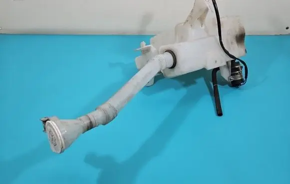 Windshield washer fluid reservoir/tank
