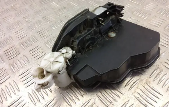 BMW X3 F25 Front door lock 7318419