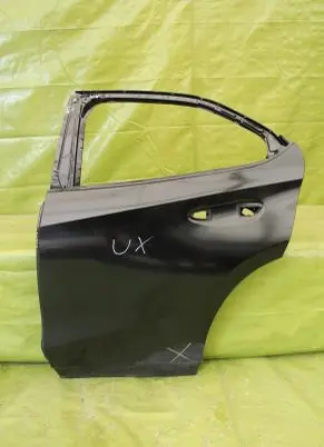 Lexus UX Front door 000259