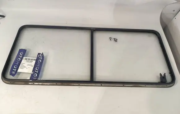 Land Rover Defender Rear windscreen/windshield window 
