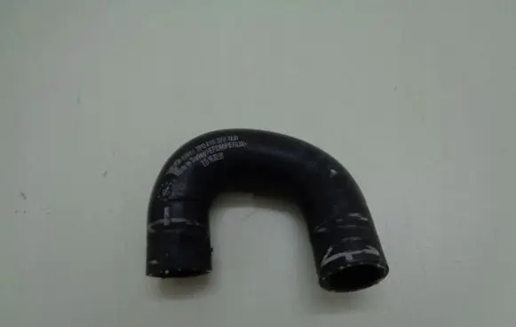 Volkswagen Touareg II Engine coolant pipe/hose 7P0815373