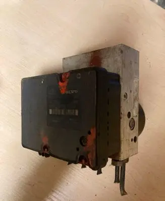 Volvo S80 ABS Pump P08671225 8671225 8671224