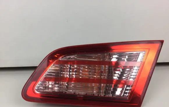 Infiniti G35 Tailgate light lenses 