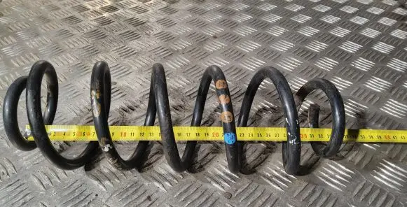 Volkswagen Golf V Rear coil spring