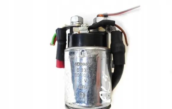 Mercedes-Benz C W203 Charging relay 0333009004