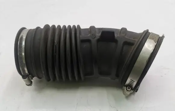 Chrysler 300 - 300C Air intake hose/pipe 0210490A