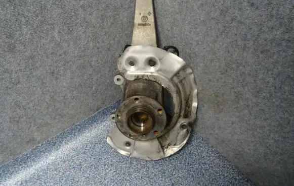 BMW 5 F10 F11 Front wheel hub spindle knuckle 6775770