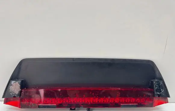 Third/center stoplight
