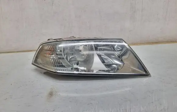 Skoda Octavia Mk2 (1Z) Headlight/headlamp