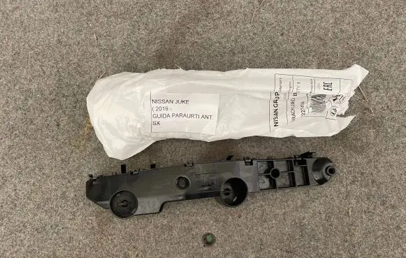 Nissan Juke II F16 Front bumper mounting bracket