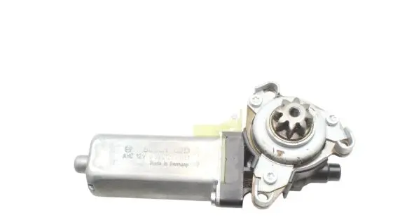 Mercedes-Benz CLS C219 Seat adjustment motor 0390203001