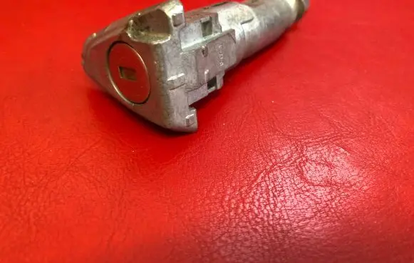 Skoda Octavia Mk4 Front door lock (next to the handle) 5E3837167