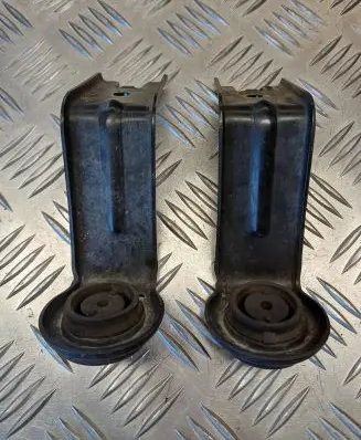 Toyota Avensis T270 Radiator mount bracket 165230R010