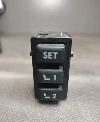 Nissan Pulsar Seat heating switch 16910MN