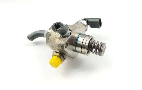 Audi A3 S3 8V Fuel injection high pressure pump 06L127025Q