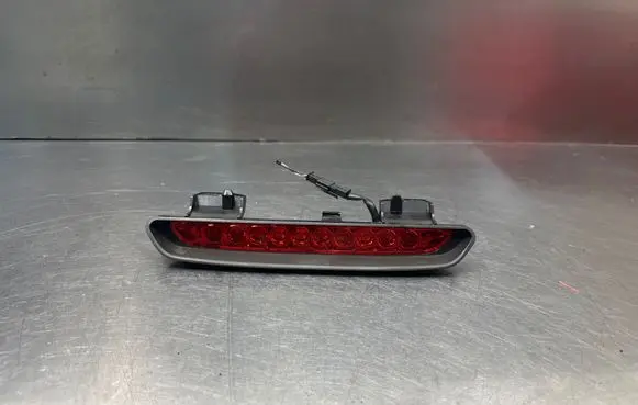 Chevrolet Orlando Third/center stoplight 95031492