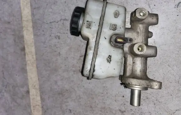 Nissan Navara D40 Master brake cylinder