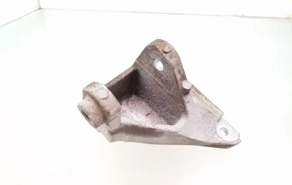Nissan Pulsar Gearbox mounting bracket