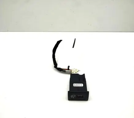 Mercedes-Benz E W238 USB socket connector A2138203200