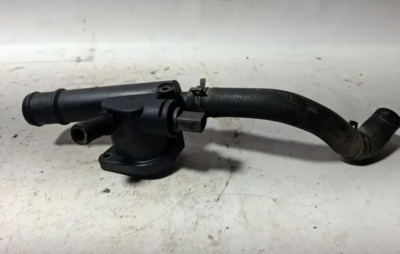 Engine coolant pipe/hose