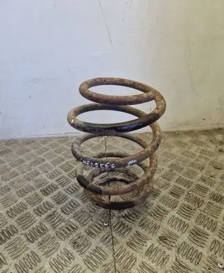 Jeep Cherokee III KJ Rear coil spring