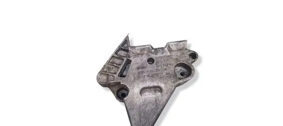 Volkswagen Touran I Engine mounting bracket 03G199207A