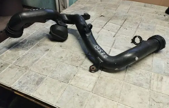 Volkswagen Golf V Intercooler hose/pipe 1K0145770AA 7M0129808 0261230266