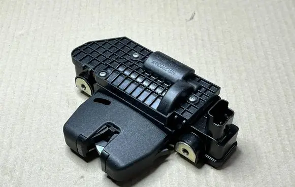 Peugeot 2008 I Tailgate lock latch 8719F8