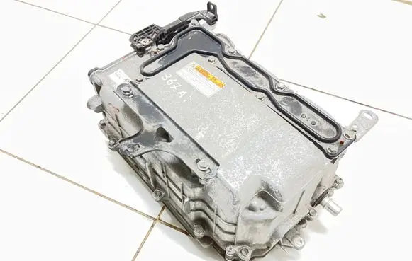 Voltage converter inverter