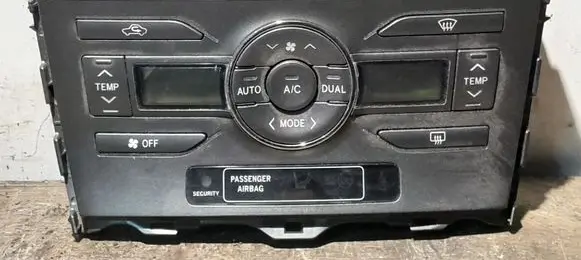 Toyota Auris 150 Climate control unit 5590002230B