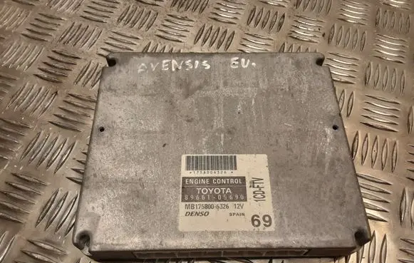 Toyota Avensis T250 Engine control unit/module 8966105690