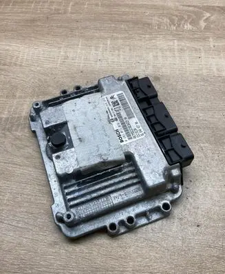 Peugeot 308 Engine control unit/module ECU 9664843780 0281013872