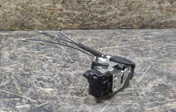 Nissan Tiida C11 Front door lock