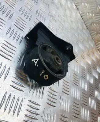 Toyota RAV 4 (XA20) Engine mount bracket