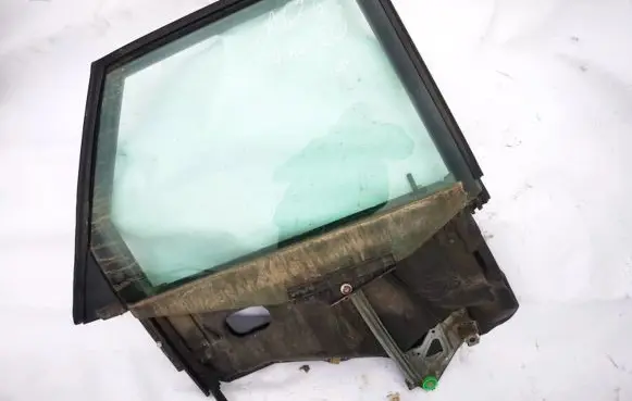 Audi 80 90 B3 Rear door window/glass frame 