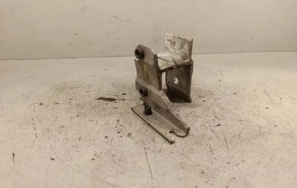 BMW 4 F32 F33 Radiator mount bracket 7245795