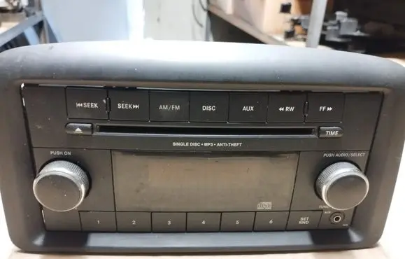 Chrysler Town & Country V Radio/CD/DVD/GPS head unit P05091301AB