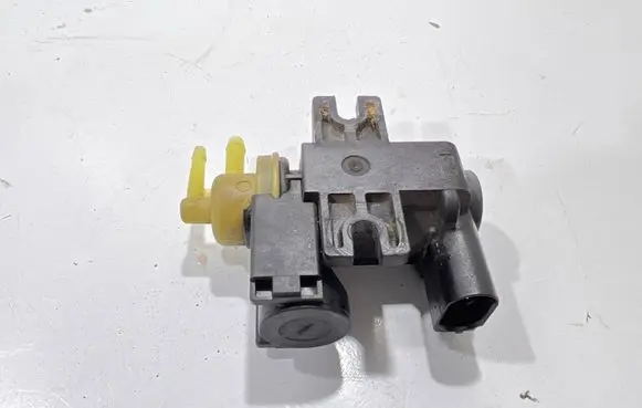 Audi A4 S4 B8 8K Turbo solenoid valve 1K0906627