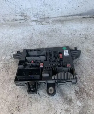 Opel Insignia A Fuse module 2273776802