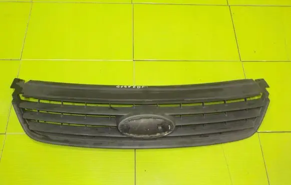 Ford C-MAX I Front bumper upper radiator grill 7M51R8138A LP72