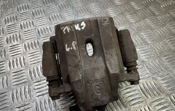 Toyota Prius (XW20) Front brake caliper