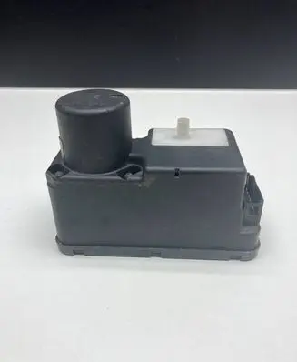Volkswagen Golf III Central locking vacuum pump 1H0962257G