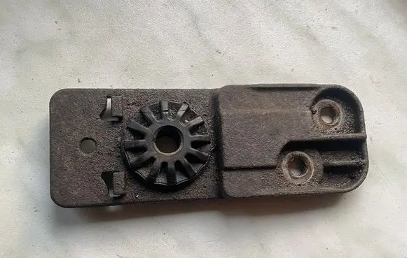 Opel Zafira C Radiator mount bracket 13337826