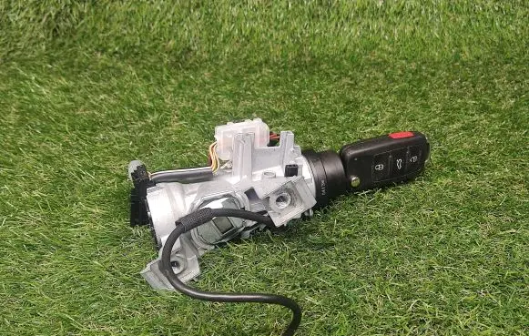 Volkswagen Jetta VI Ignition lock 1K0905865 5K0837202AE